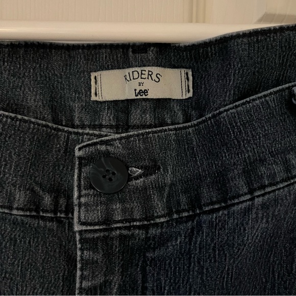 Riders By Lee Distressed Faded Stretch Denim Cropped Peddle Pusher Capris  14 M - Picture 7 of 7